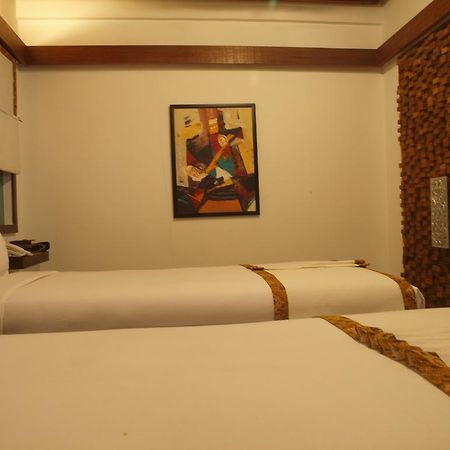 Flores Gallery Hotel Бандунг Экстерьер фото
