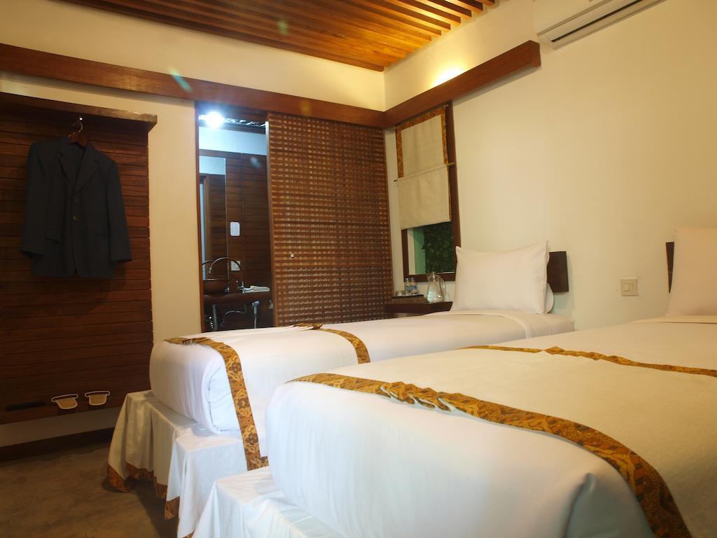 Flores Gallery Hotel Бандунг Экстерьер фото