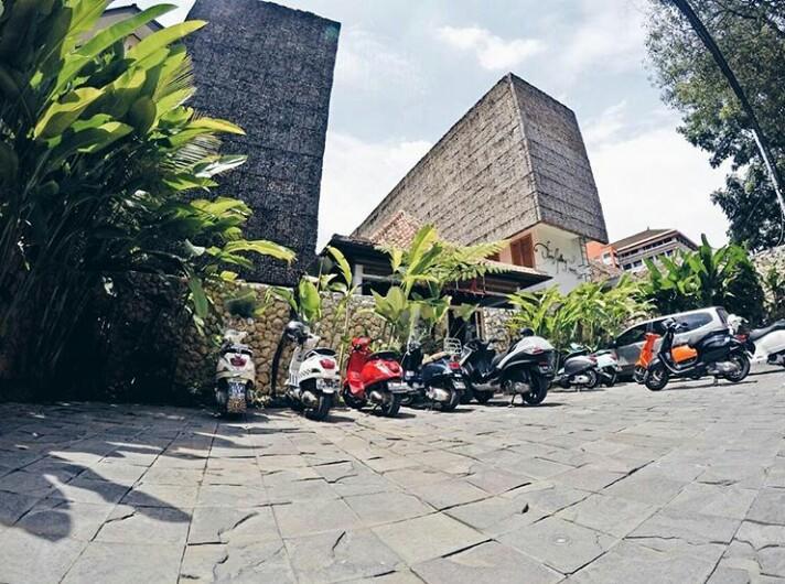 Flores Gallery Hotel Бандунг Экстерьер фото